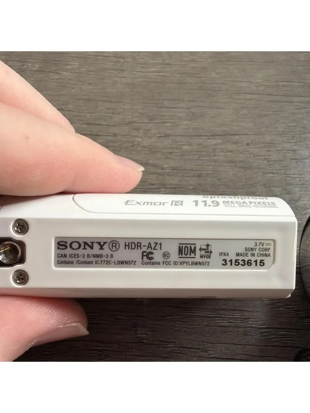 SONY HDR-AZ1 Action Camera Exmor R Steady Shot 11.9MP Protection Case 4 Gb Sd